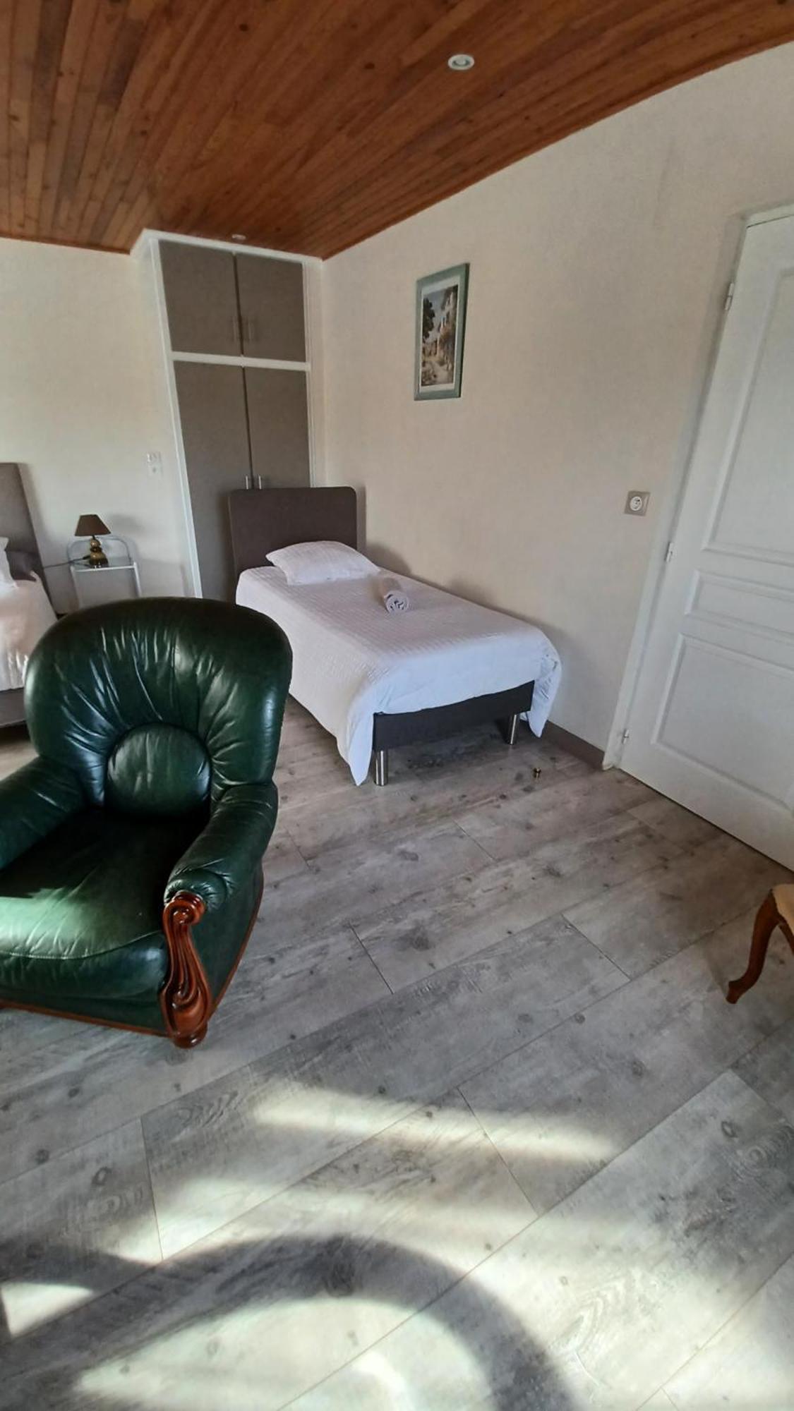 Gite Les Deux Meules Sainte-Colombe  Esterno foto